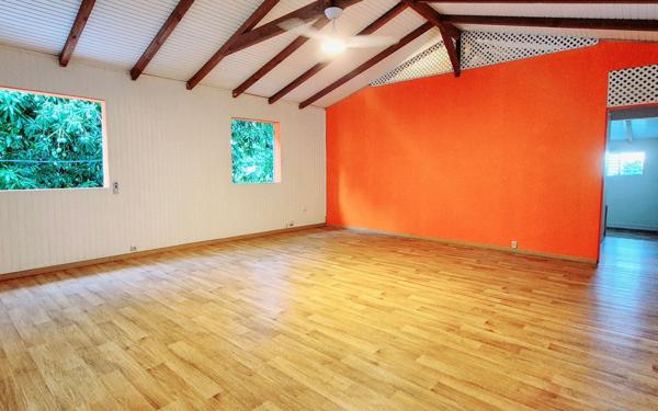 Appartement à louer    3 pièces •  Pointe-Noire
