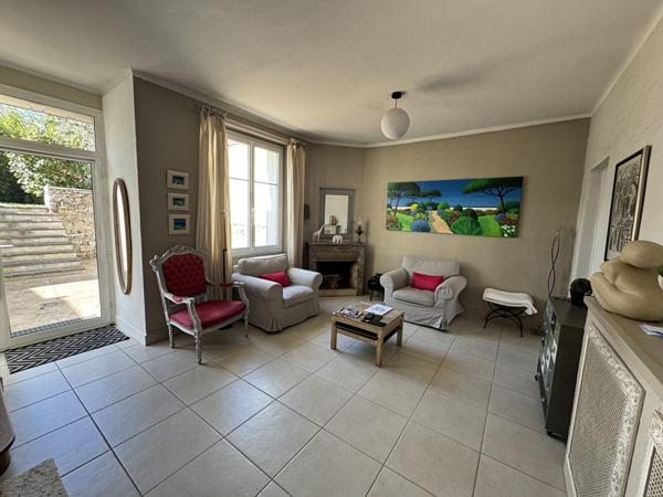 idéal profession libérale/habitation : Charmante maison familiale de 7 pièces avec grand jardin plein sud sans vis-à-vis; POSSIBILITE CREER LOCAL COMMERCIAL OU PROFESSION LIBERALE