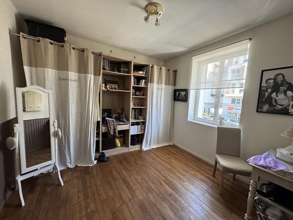 idéal profession libérale/habitation : Charmante maison familiale de 7 pièces avec grand jardin plein sud sans vis-à-vis; POSSIBILITE CREER LOCAL COMMERCIAL OU PROFESSION LIBERALE