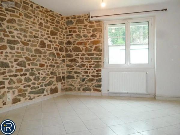 Location - Maison Montsûrs 53150 3 pièces 101 m 2 199 m 2