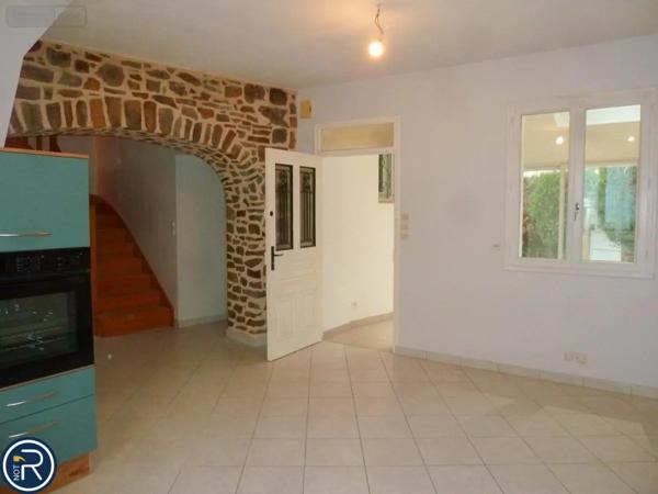 Location - Maison Montsûrs 53150 3 pièces 101 m 2 199 m 2