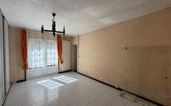 Immeuble à vendre    3 pièces •  Pierrepont