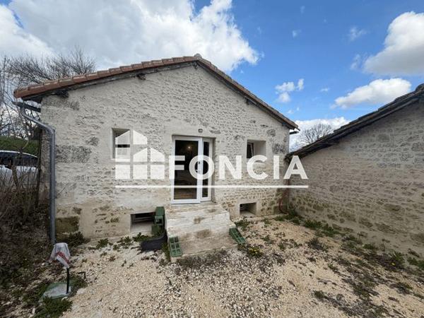 Location Maison 2 pièces 49.81 m² - 24 RUE DE LA FONTAINE Ronsenac 16320