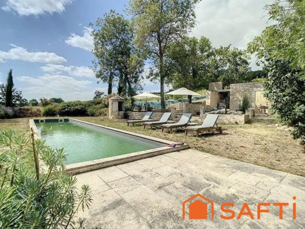 Maison de standing avec jardin paysager et piscine