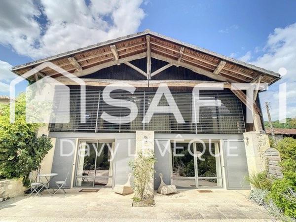 Maison de standing avec jardin paysager et piscine