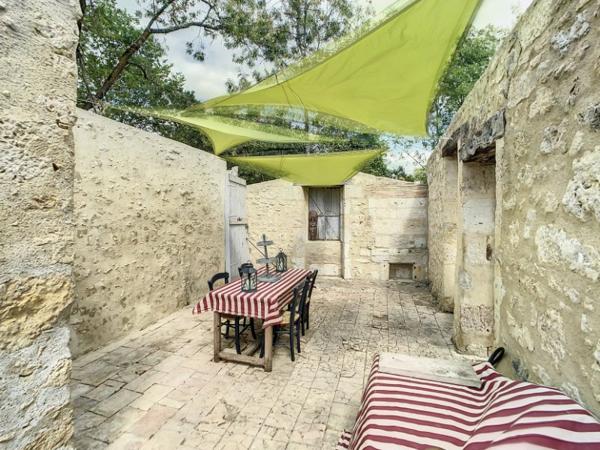 Maison de standing avec jardin paysager et piscine