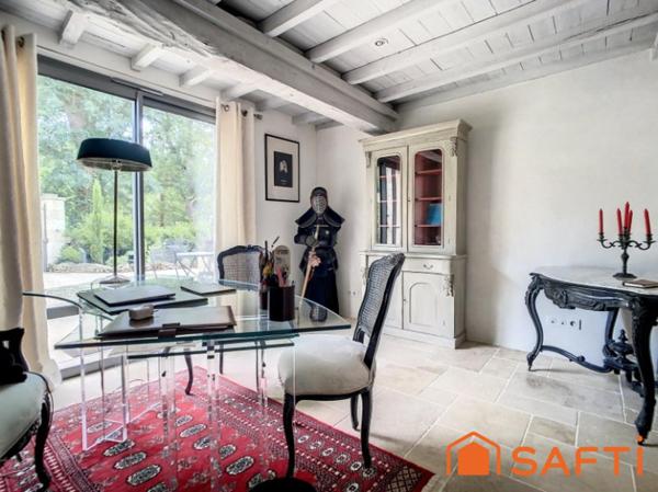 Maison de standing avec jardin paysager et piscine