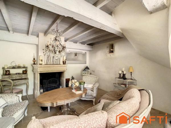 Maison de standing avec jardin paysager et piscine