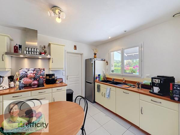 Maison
         5 pièces
        - 129 m² Exclusivité 354 000 € *