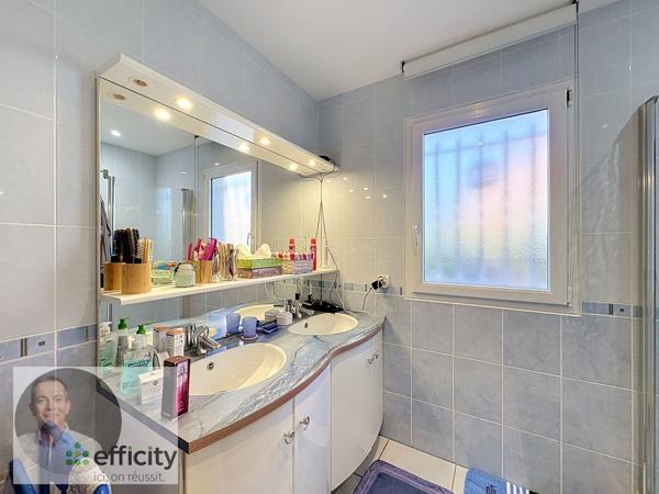 Maison
         5 pièces
        - 129 m² Exclusivité 354 000 € *