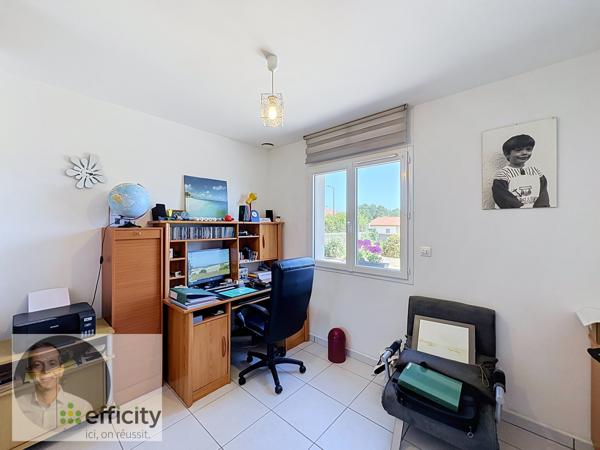 Maison
         5 pièces
        - 129 m² Exclusivité 354 000 € *
