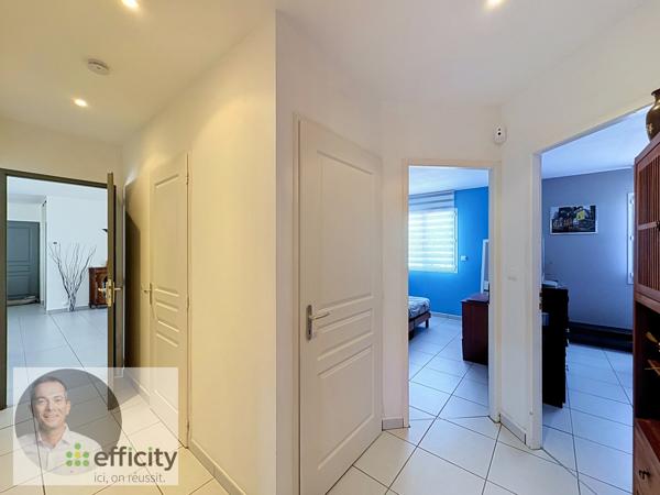 Maison
         5 pièces
        - 129 m² Exclusivité 354 000 € *