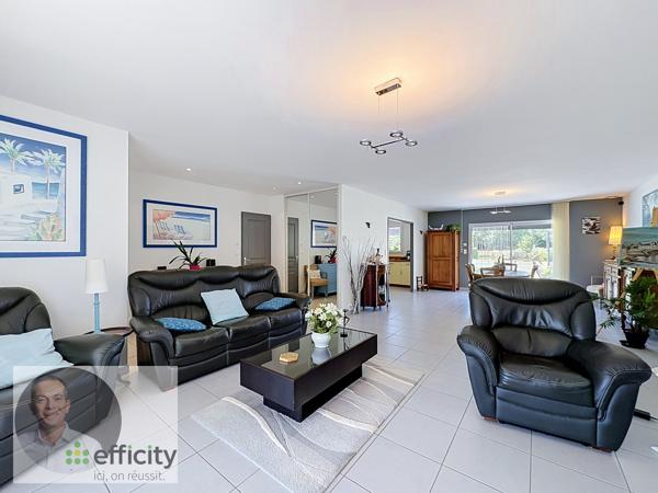 Maison
         5 pièces
        - 129 m² Exclusivité 354 000 € *