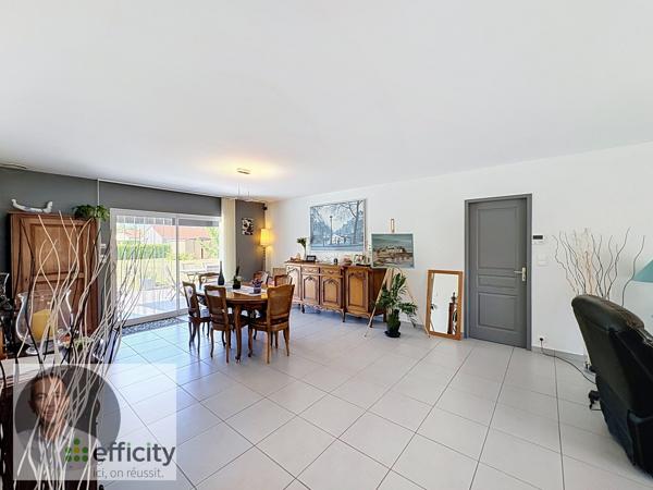 Maison
         5 pièces
        - 129 m² Exclusivité 354 000 € *