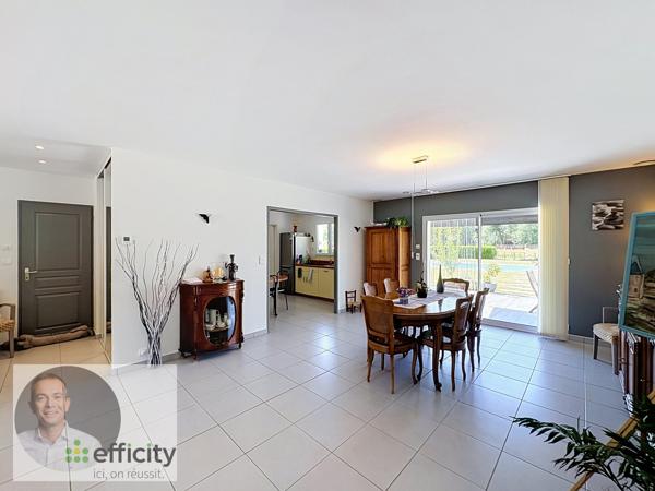 Maison
         5 pièces
        - 129 m² Exclusivité 354 000 € *