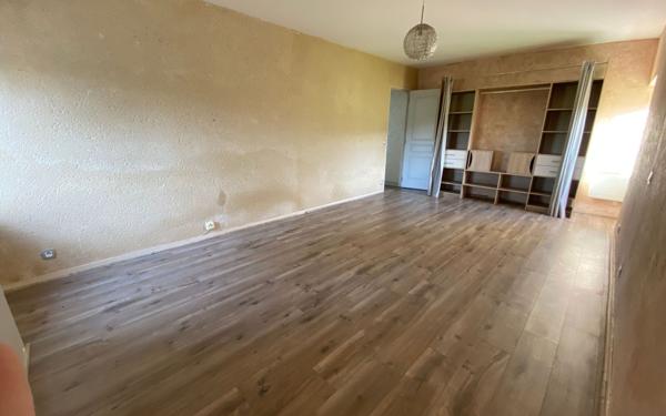 Maison à louer    3 pièces • 94,82 m2 Mâle