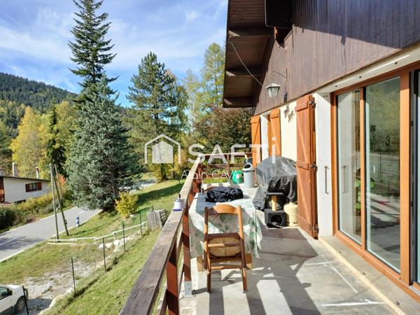 Maison de 106 m² sur 2 niveaux avec garage sur 764m² de terrain cloturé et parking exterieur