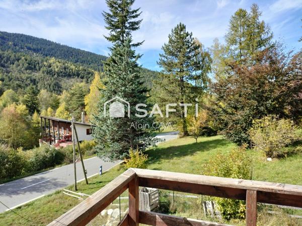 Maison de 106 m² sur 2 niveaux avec garage sur 764m² de terrain cloturé et parking exterieur