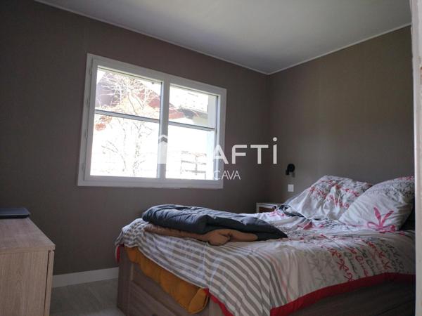 Maison de 106 m² sur 2 niveaux avec garage sur 764m² de terrain cloturé et parking exterieur