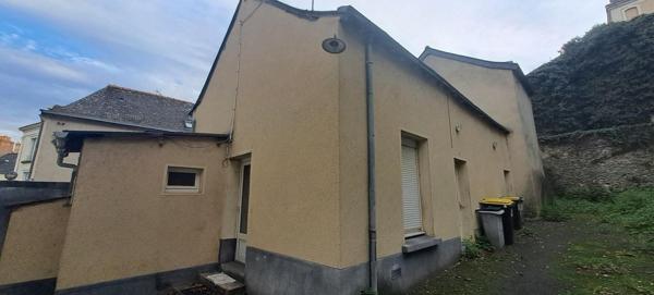 Immeuble à SABLE-SUR-SARTHE, 72300 - 90m²