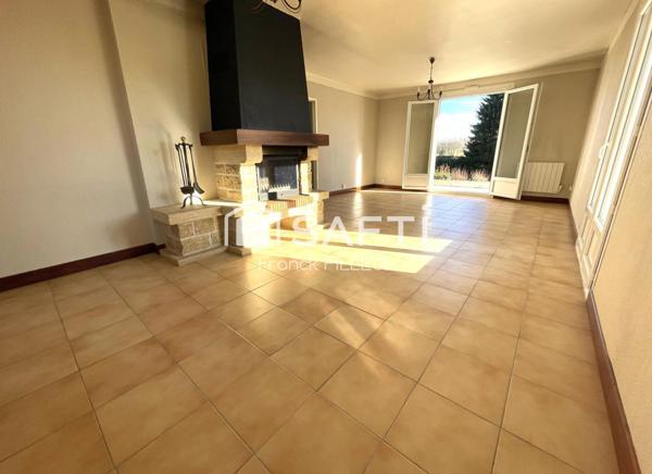 Belle maison au calme avec garages et son parc