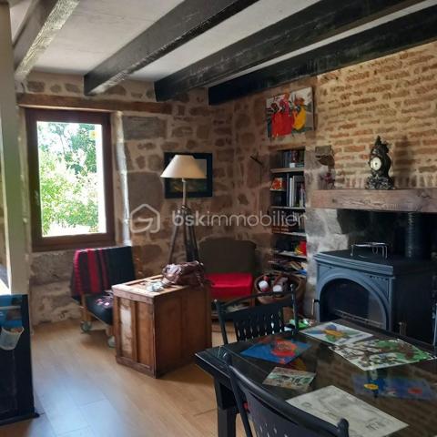 Charmante maison en pierre de 76m² dans environnement calme et verdoyant, dotée d'une jolie terrasse ensoleillée donnant sur le jardin , cave , dépendance 56m² style chalet bois avec baie vitrée et petite terrasse, idéal atelier + partie rangement et carport.
 Terrain en deux parties mais attenantes , un jardin arboré muni d'un puit , et un grand terrain de 5000m² juste au dessus en pré, orné de haies.
Côté maison vous trouverez une entrée ouverte sur une agréable pièce à vivre avec poêle à bois , une cuisine lumineuse avec cheminée le tout avec le charme et l'authenticité de l'ancien.
Au premier étage, un palier dessert une salle de bain avec baignoire , douche , double vasque ,WC puis, une chambre avec deux fenêtres donnant sur le jardin ainsi qu'un spacieux coin rangement avec fenêtre.
Au second un palier avec grand velux + deux petites pièces qui sont utilisées en chambres toutes deux avec velux et petites fenêtres , on peut, si on le souhaite en faire une grande chambre très lumineuse.
Les velux sont équipés de stores électriques.
Pour résumé, une maison idéale pour ceux qui recherchent , une vie paisible à la campagne tout en ayant les petits commerces à proximité.