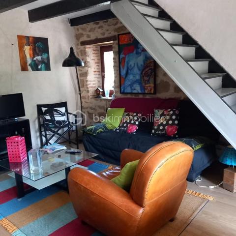 Charmante maison en pierre de 76m² dans environnement calme et verdoyant, dotée d'une jolie terrasse ensoleillée donnant sur le jardin , cave , dépendance 56m² style chalet bois avec baie vitrée et petite terrasse, idéal atelier + partie rangement et carport.
 Terrain en deux parties mais attenantes , un jardin arboré muni d'un puit , et un grand terrain de 5000m² juste au dessus en pré, orné de haies.
Côté maison vous trouverez une entrée ouverte sur une agréable pièce à vivre avec poêle à bois , une cuisine lumineuse avec cheminée le tout avec le charme et l'authenticité de l'ancien.
Au premier étage, un palier dessert une salle de bain avec baignoire , douche , double vasque ,WC puis, une chambre avec deux fenêtres donnant sur le jardin ainsi qu'un spacieux coin rangement avec fenêtre.
Au second un palier avec grand velux + deux petites pièces qui sont utilisées en chambres toutes deux avec velux et petites fenêtres , on peut, si on le souhaite en faire une grande chambre très lumineuse.
Les velux sont équipés de stores électriques.
Pour résumé, une maison idéale pour ceux qui recherchent , une vie paisible à la campagne tout en ayant les petits commerces à proximité.