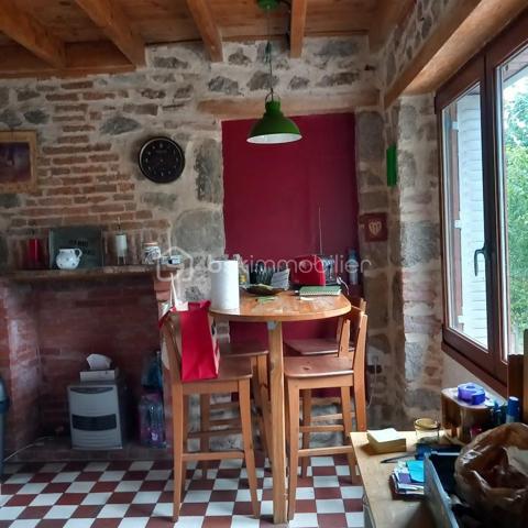 Charmante maison en pierre de 76m² dans environnement calme et verdoyant, dotée d'une jolie terrasse ensoleillée donnant sur le jardin , cave , dépendance 56m² style chalet bois avec baie vitrée et petite terrasse, idéal atelier + partie rangement et carport.
 Terrain en deux parties mais attenantes , un jardin arboré muni d'un puit , et un grand terrain de 5000m² juste au dessus en pré, orné de haies.
Côté maison vous trouverez une entrée ouverte sur une agréable pièce à vivre avec poêle à bois , une cuisine lumineuse avec cheminée le tout avec le charme et l'authenticité de l'ancien.
Au premier étage, un palier dessert une salle de bain avec baignoire , douche , double vasque ,WC puis, une chambre avec deux fenêtres donnant sur le jardin ainsi qu'un spacieux coin rangement avec fenêtre.
Au second un palier avec grand velux + deux petites pièces qui sont utilisées en chambres toutes deux avec velux et petites fenêtres , on peut, si on le souhaite en faire une grande chambre très lumineuse.
Les velux sont équipés de stores électriques.
Pour résumé, une maison idéale pour ceux qui recherchent , une vie paisible à la campagne tout en ayant les petits commerces à proximité.