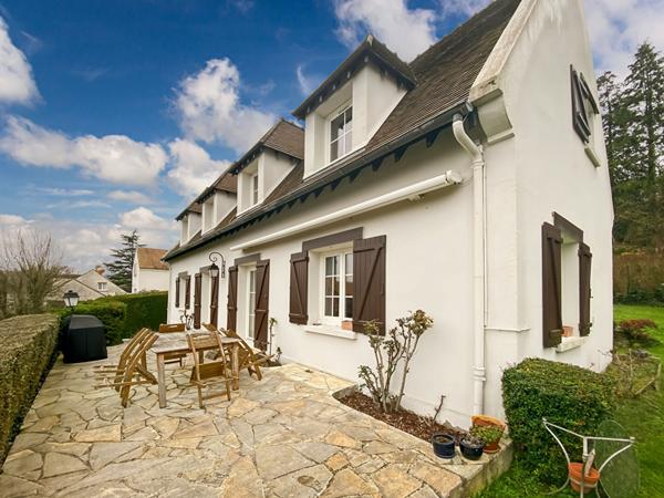 Propriété sur les hauteurs du village