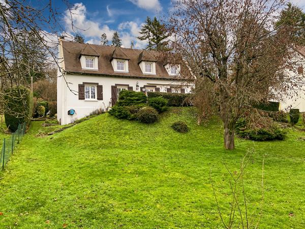 Propriété sur les hauteurs du village