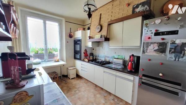 Immeuble à usage de commerce et habitation.