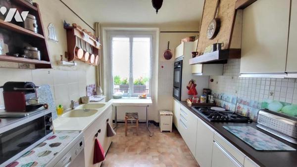 Immeuble à usage de commerce et habitation.