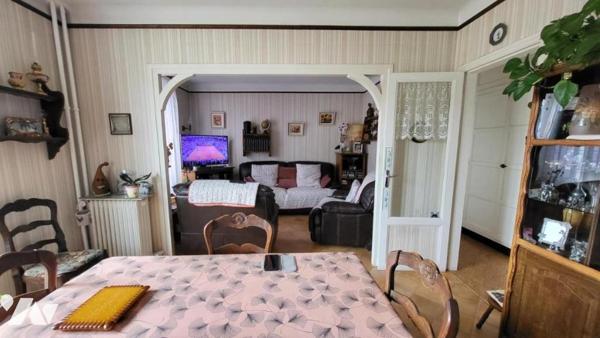 Immeuble à usage de commerce et habitation.