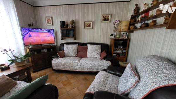 Immeuble à usage de commerce et habitation.