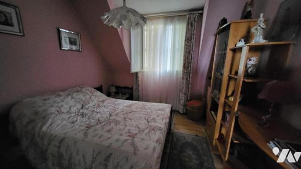 Immeuble à usage de commerce et habitation.