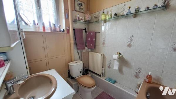 Immeuble à usage de commerce et habitation.