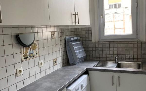 Appartement à louer    2 pièces • 28,45 m2 Paris 18