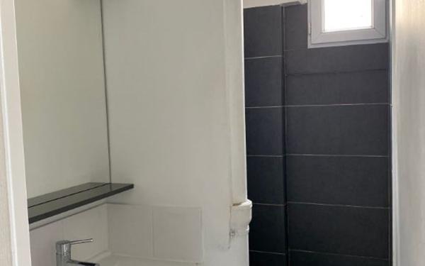 Appartement à louer    2 pièces • 28,45 m2 Paris 18