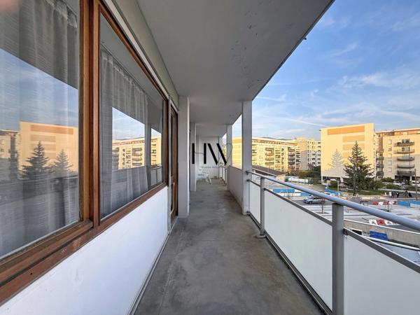 Appartement 2 pièces lumineux avec grand balcon – Fort potentiel – Annemasse, secteur Place de l’Étoile