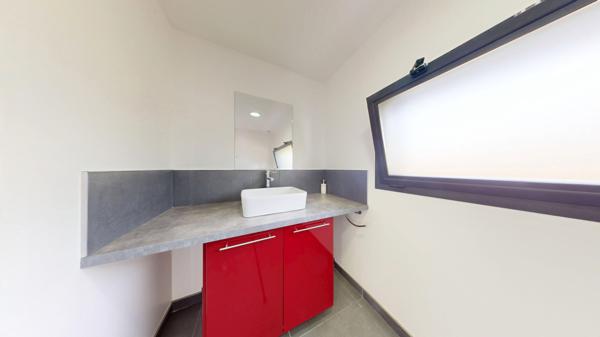 Bureau
         5 pièces
        - 72 m² Exclusivité 227 000 € *