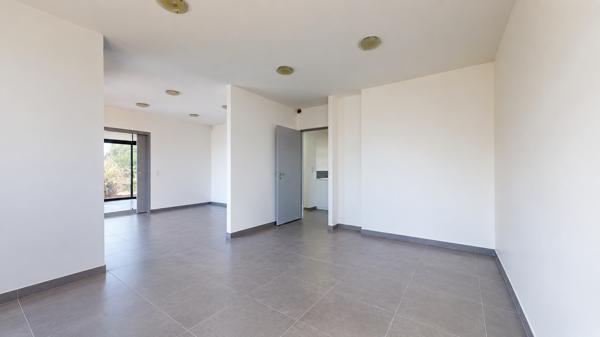Bureau
         5 pièces
        - 72 m² Exclusivité 227 000 € *