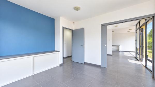 Bureau
         5 pièces
        - 72 m² Exclusivité 227 000 € *