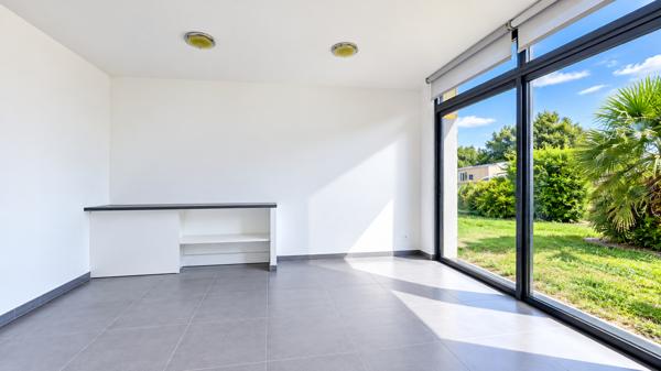 Bureau
         5 pièces
        - 72 m² Exclusivité 227 000 € *