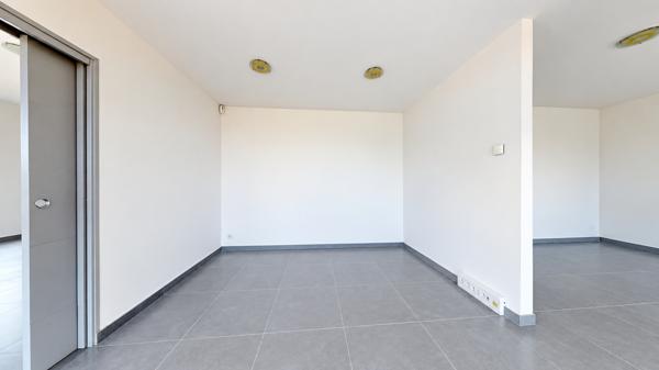 Bureau
         5 pièces
        - 72 m² Exclusivité 227 000 € *