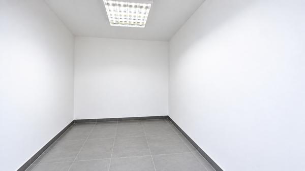Bureau
         5 pièces
        - 72 m² Exclusivité 227 000 € *