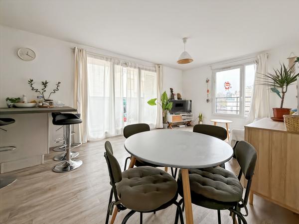 F3 au coeur de ville avec terrasse et 1 place de parking en sous sol