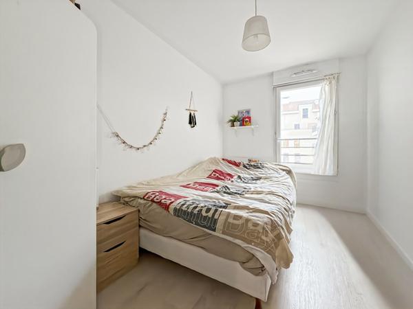 F3 au coeur de ville avec terrasse et 1 place de parking en sous sol