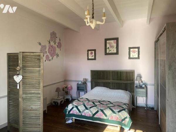 Belle maison en pierres à la sortie de PONTRIEUX 