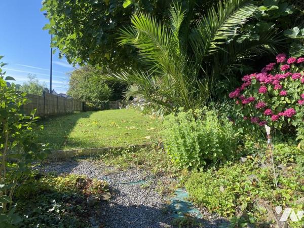 Belle maison en pierres à la sortie de PONTRIEUX 