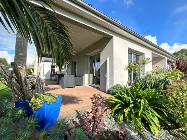 Rare à la vente !!! Magnifique plain-pied de 146 m² construit en 2007 avec quatre chambres...